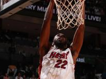 维金斯0.4秒空接暴扣反绝杀