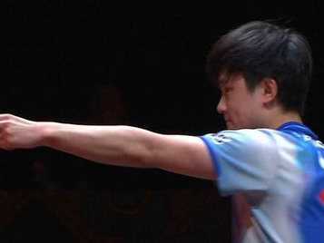 “张本智和四战樊振东，四次深情致敬，诠释竞技精神”