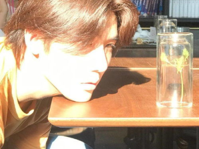 王安宇打胡先煦屁股引发热议：娱乐圈友情与冲突的边界