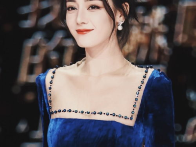 下班后的迪丽热巴：时尚辣妈的日常风采