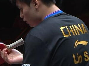 “林诗栋4比0横扫梁靖崑，强势晋级决赛！”