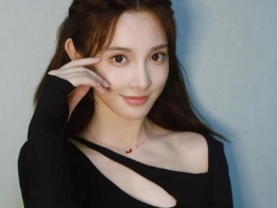 彭小苒翻红首秀惊艳亮相，闪耀公开活动全场！